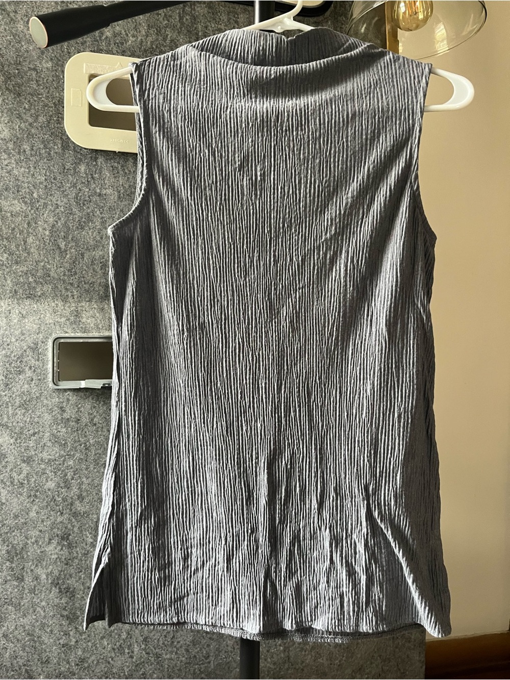 Ann Taylor Gray Crinkle Sleeveless Tank, XSP